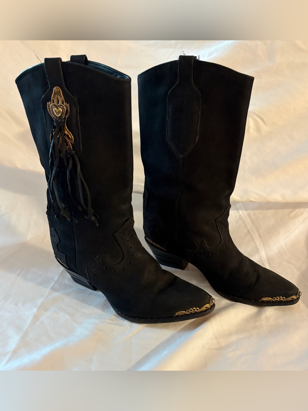 Vintage Zodiac Black Western Suede
/leather western boots with metal detail 8